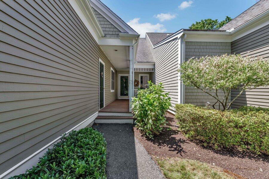 Bourne, Massachusetts 02532, United States, 2 Bedrooms Bedrooms, ,4 BathroomsBathrooms,Residential,Active,80831