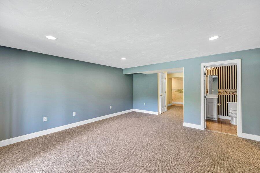 Bourne, Massachusetts 02532, United States, 2 Bedrooms Bedrooms, ,4 BathroomsBathrooms,Residential,Active,80831