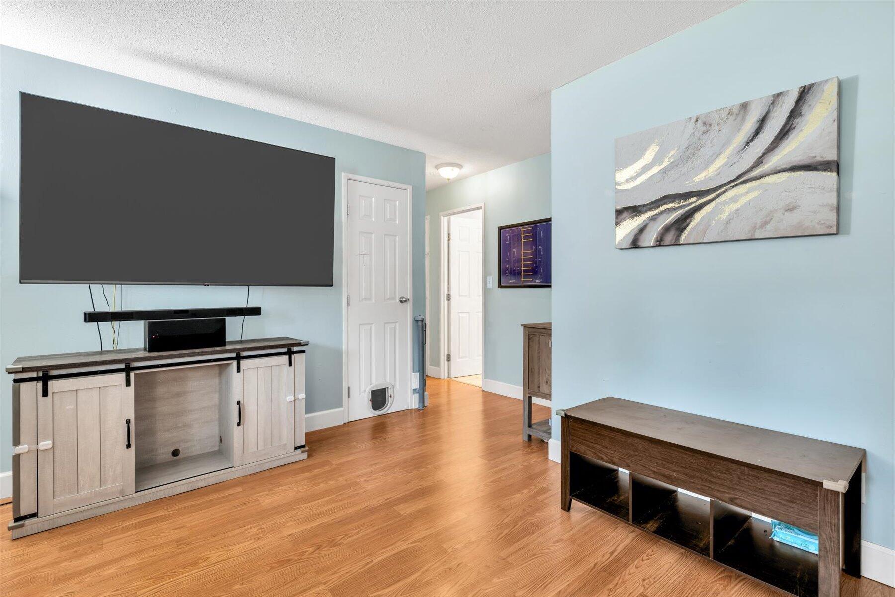 Plymouth, Massachusetts 02360, United States, 2 Bedrooms Bedrooms, ,1 BathroomBathrooms,Residential,Active,234433