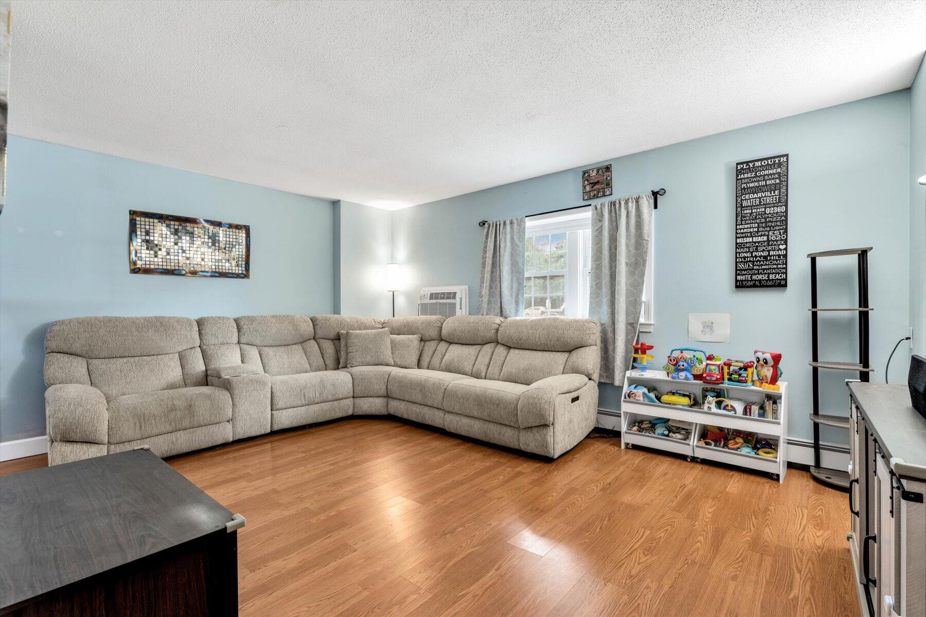 Plymouth, Massachusetts 02360, United States, 2 Bedrooms Bedrooms, ,1 BathroomBathrooms,Residential,Active,234433