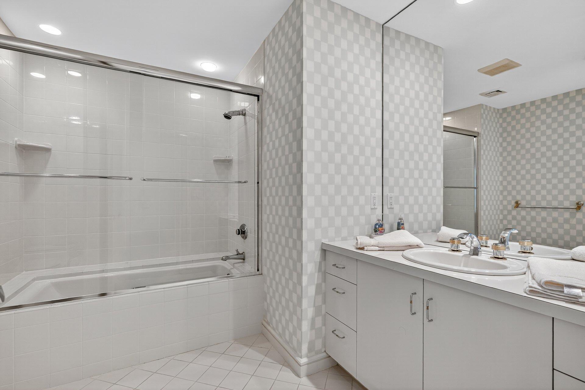 Mashpee, Massachusetts 02649, United States, 5 Bedrooms Bedrooms, ,6 BathroomsBathrooms,Residential,Active,190524