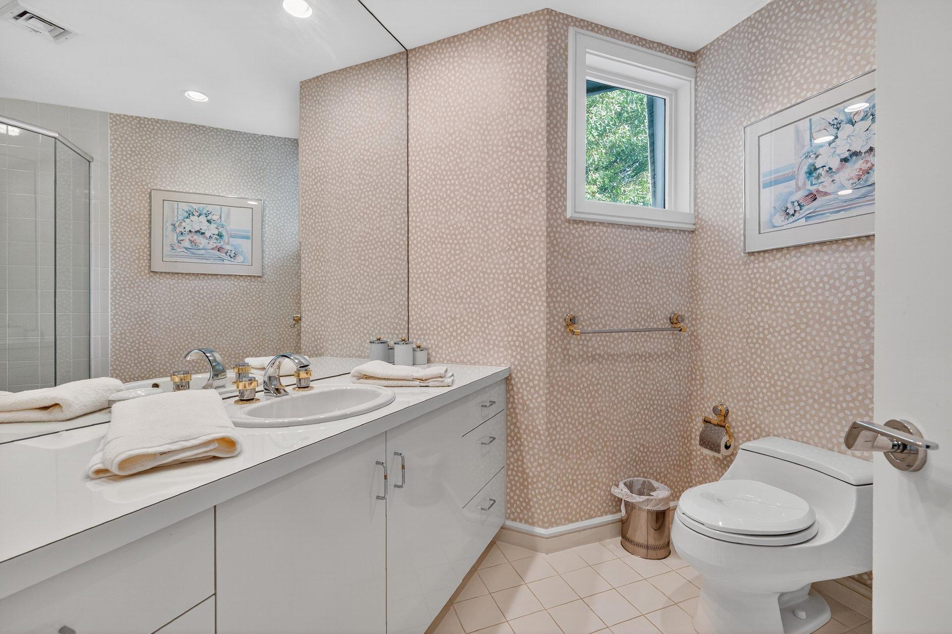 Mashpee, Massachusetts 02649, United States, 5 Bedrooms Bedrooms, ,6 BathroomsBathrooms,Residential,Active,190524