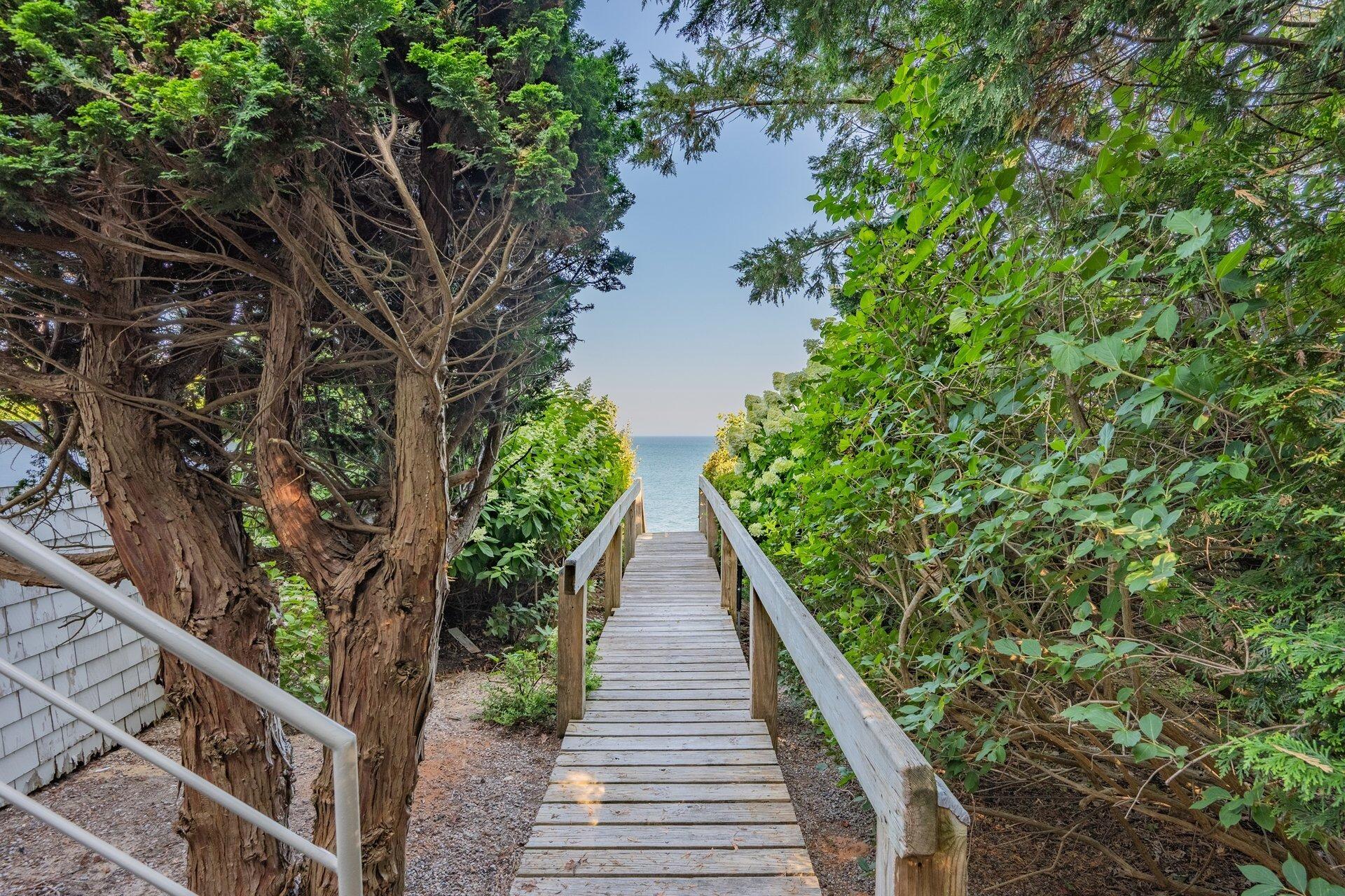 Mashpee, Massachusetts 02649, United States, 5 Bedrooms Bedrooms, ,6 BathroomsBathrooms,Residential,Active,190524