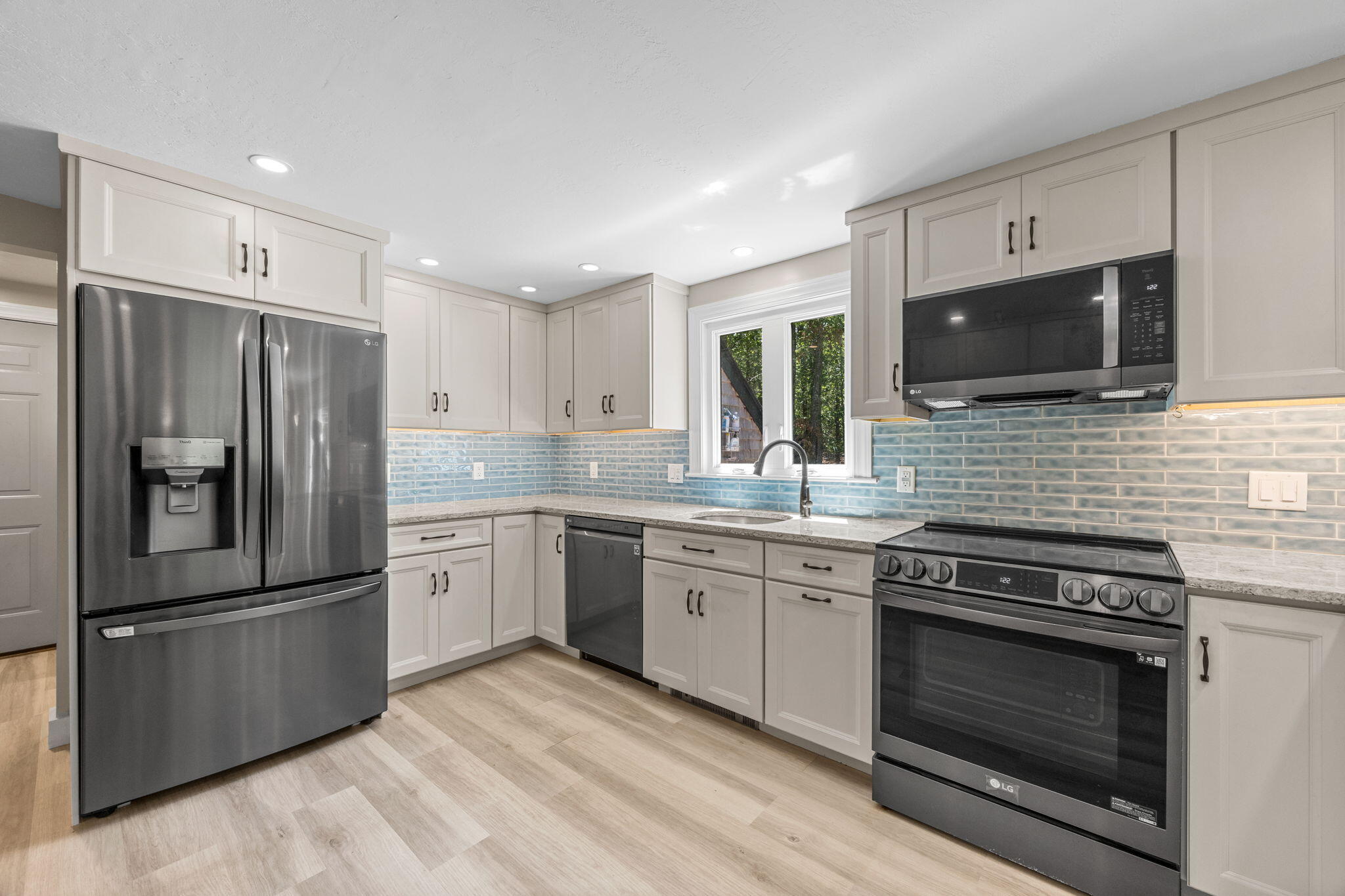 Brewster, Massachusetts 02631, United States, 3 Bedrooms Bedrooms, ,2 BathroomsBathrooms,Residential,Active,173827