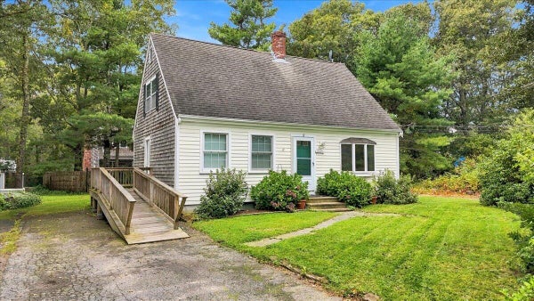 37 GOOSEBERRY LN, MARSTONS MILLS, MA 02648 - Image e2bbe4bb692abc040e0d64c2d5478864/3773859535