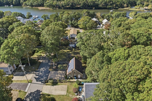 12 AVALON DR, EAST FALMOUTH, MA 02536 - Image e3980196842e7b98663a1d01b1f369bb/3955337346