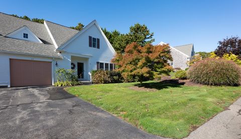 Photo of 22 Stratford Ridge #UNIT 22, Mashpee, MA 02649 (MLS # 22504983)