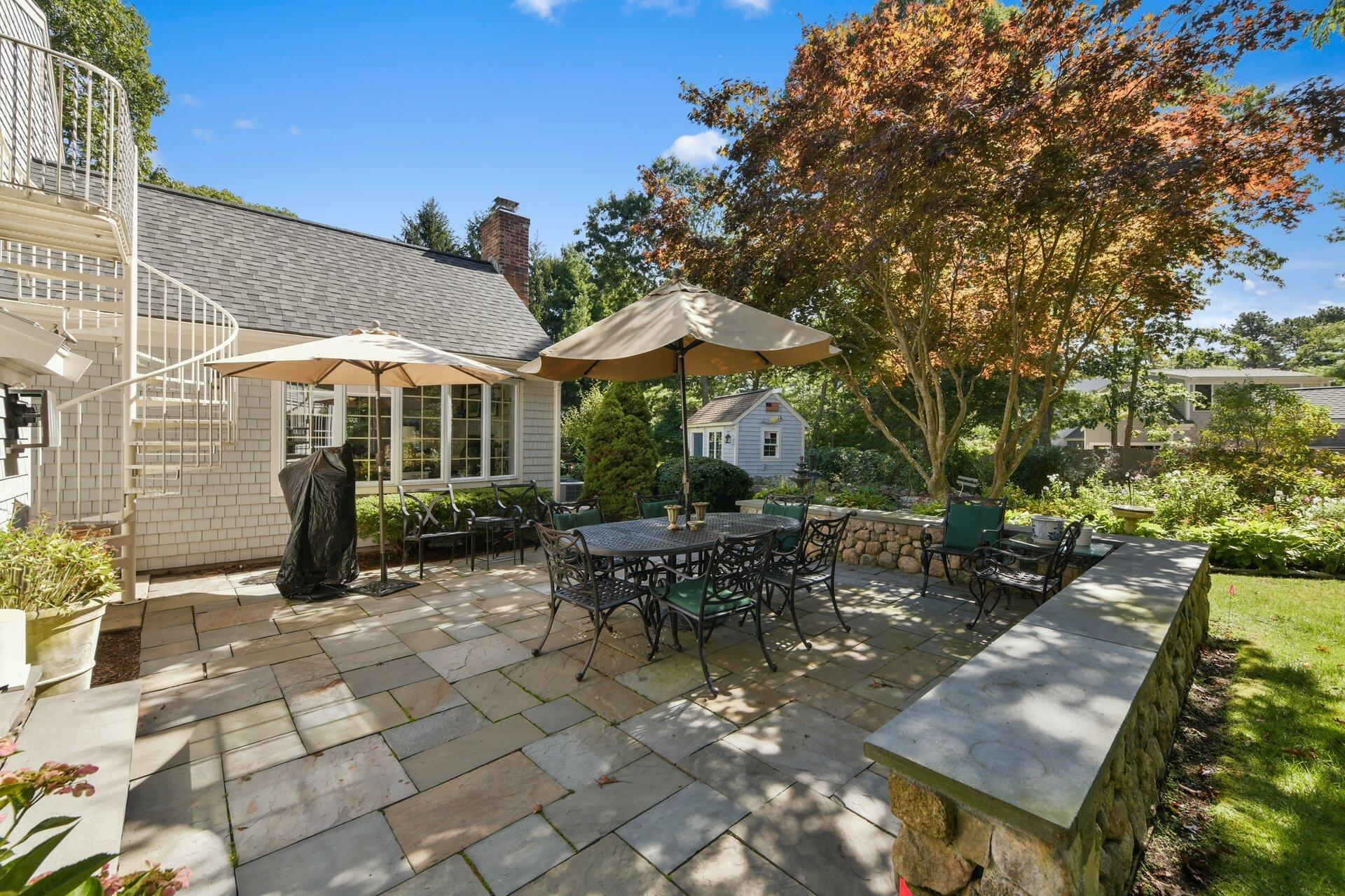 Cotuit, Massachusetts 02635, United States, 3 Bedrooms Bedrooms, ,3 BathroomsBathrooms,Residential,Active,221809