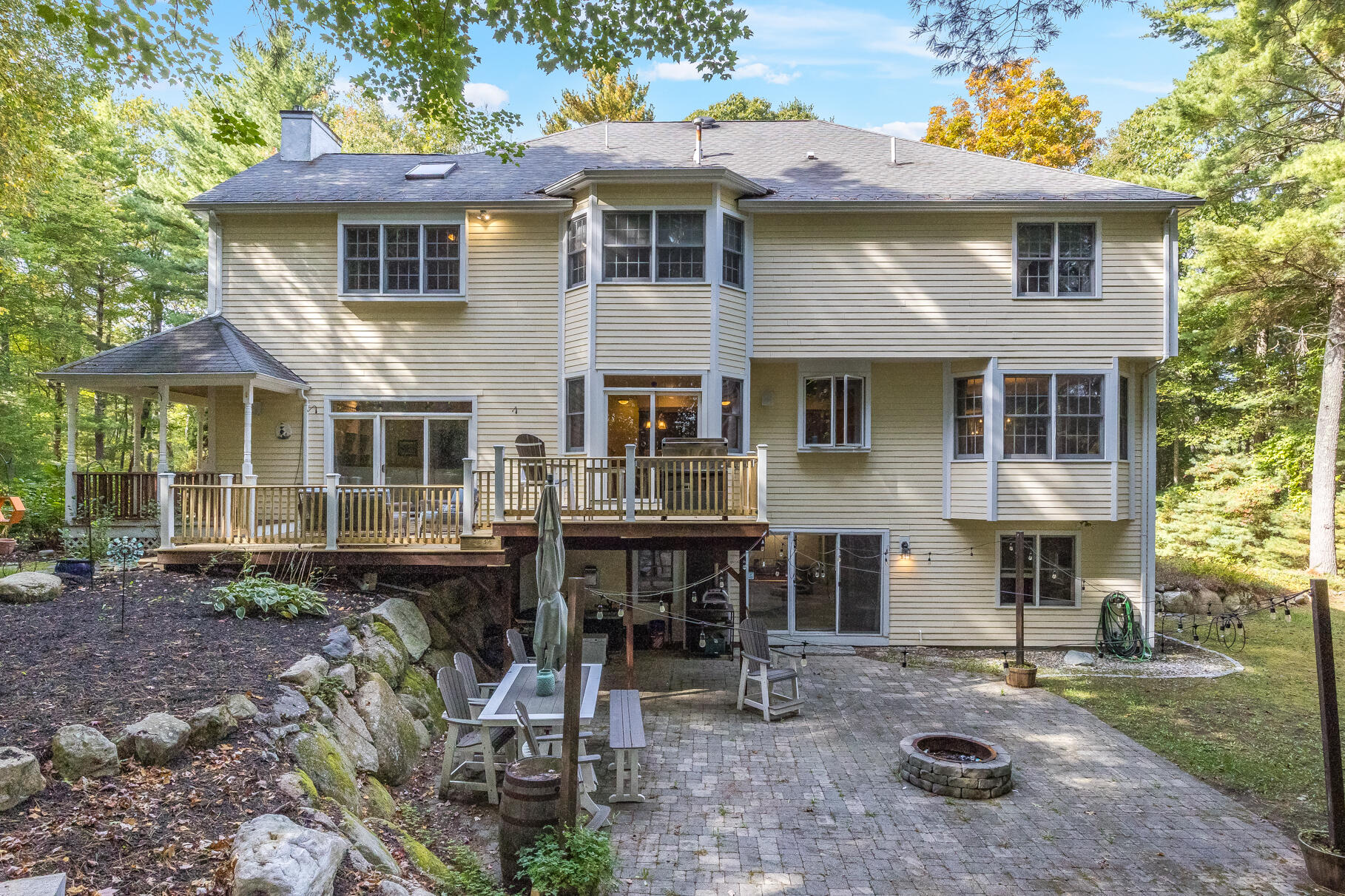 Pembroke, Massachusetts 02359, United States, 4 Bedrooms Bedrooms, ,4 BathroomsBathrooms,Residential,Active,220797