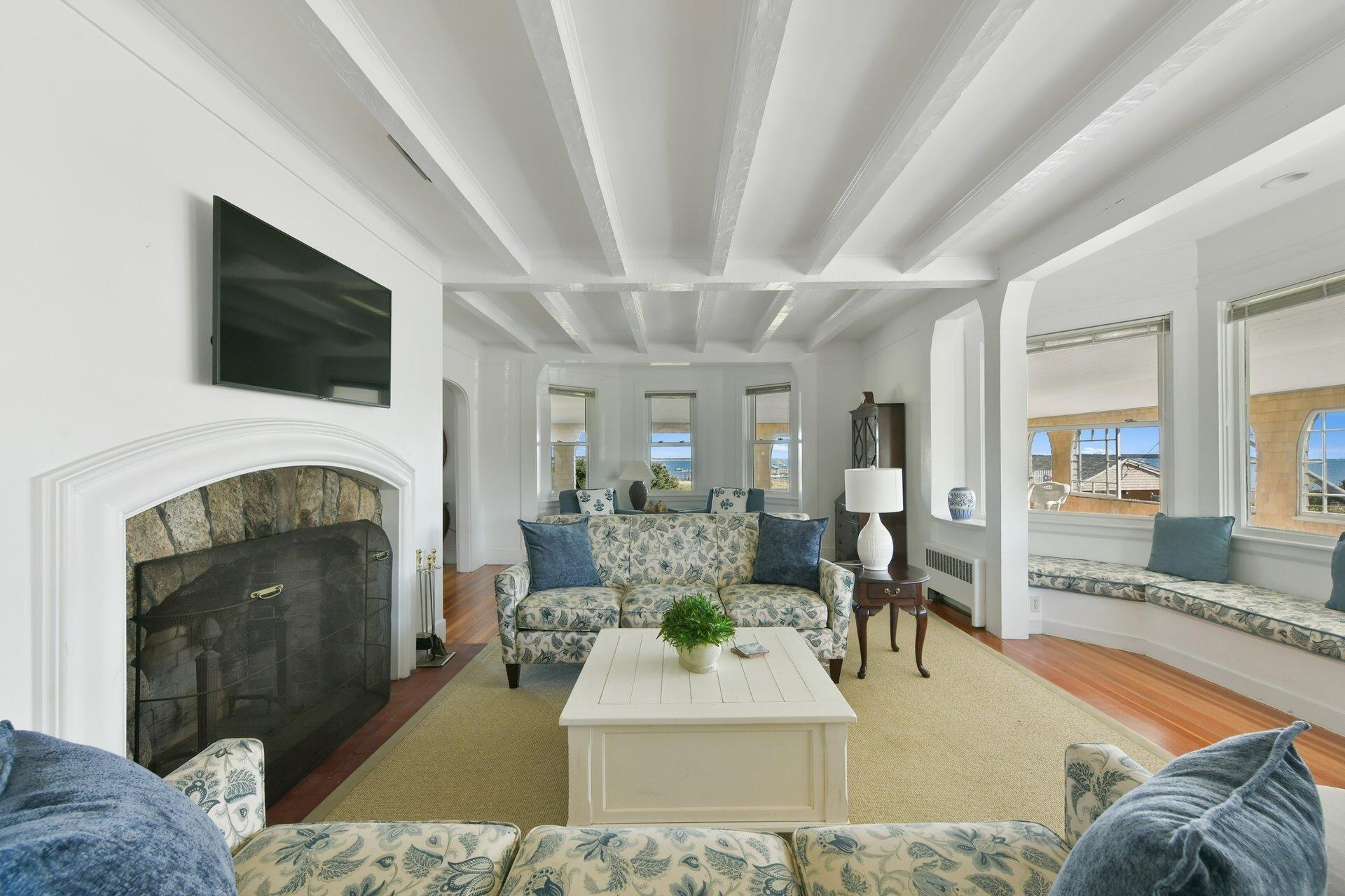Hyannis Port, Massachusetts 02647, United States, 7 Bedrooms Bedrooms, ,5 BathroomsBathrooms,Residential,Active,219941