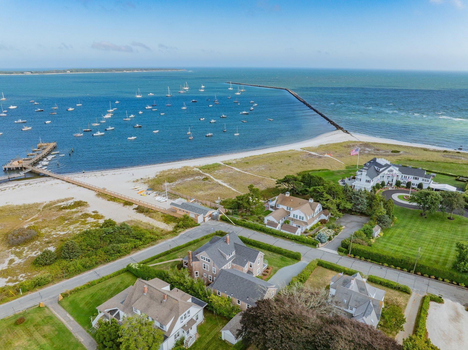 Hyannis Port, Massachusetts 02647, United States, 7 Bedrooms Bedrooms, ,5 BathroomsBathrooms,Residential,Active,219941