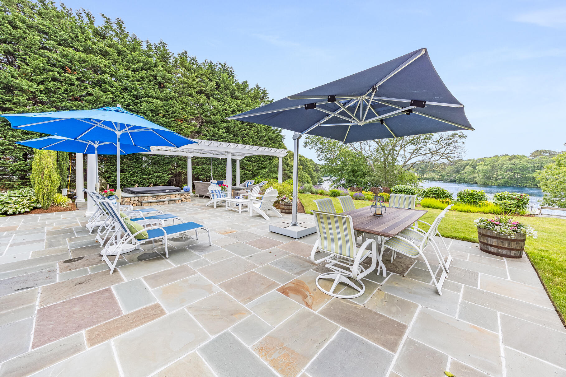 Osterville, Massachusetts 02655, United States, 5 Bedrooms Bedrooms, ,6 BathroomsBathrooms,Residential,Active,90699