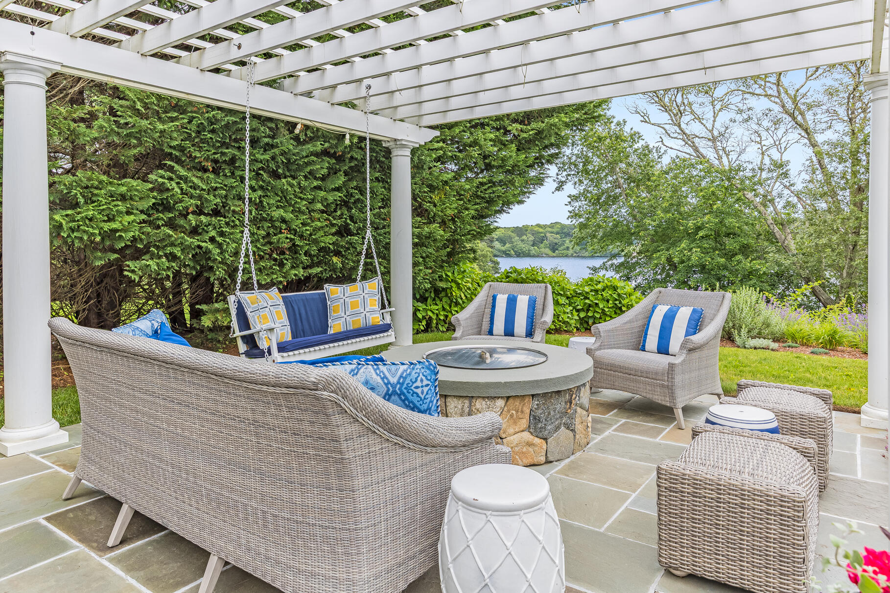 Osterville, Massachusetts 02655, United States, 5 Bedrooms Bedrooms, ,6 BathroomsBathrooms,Residential,Active,90699