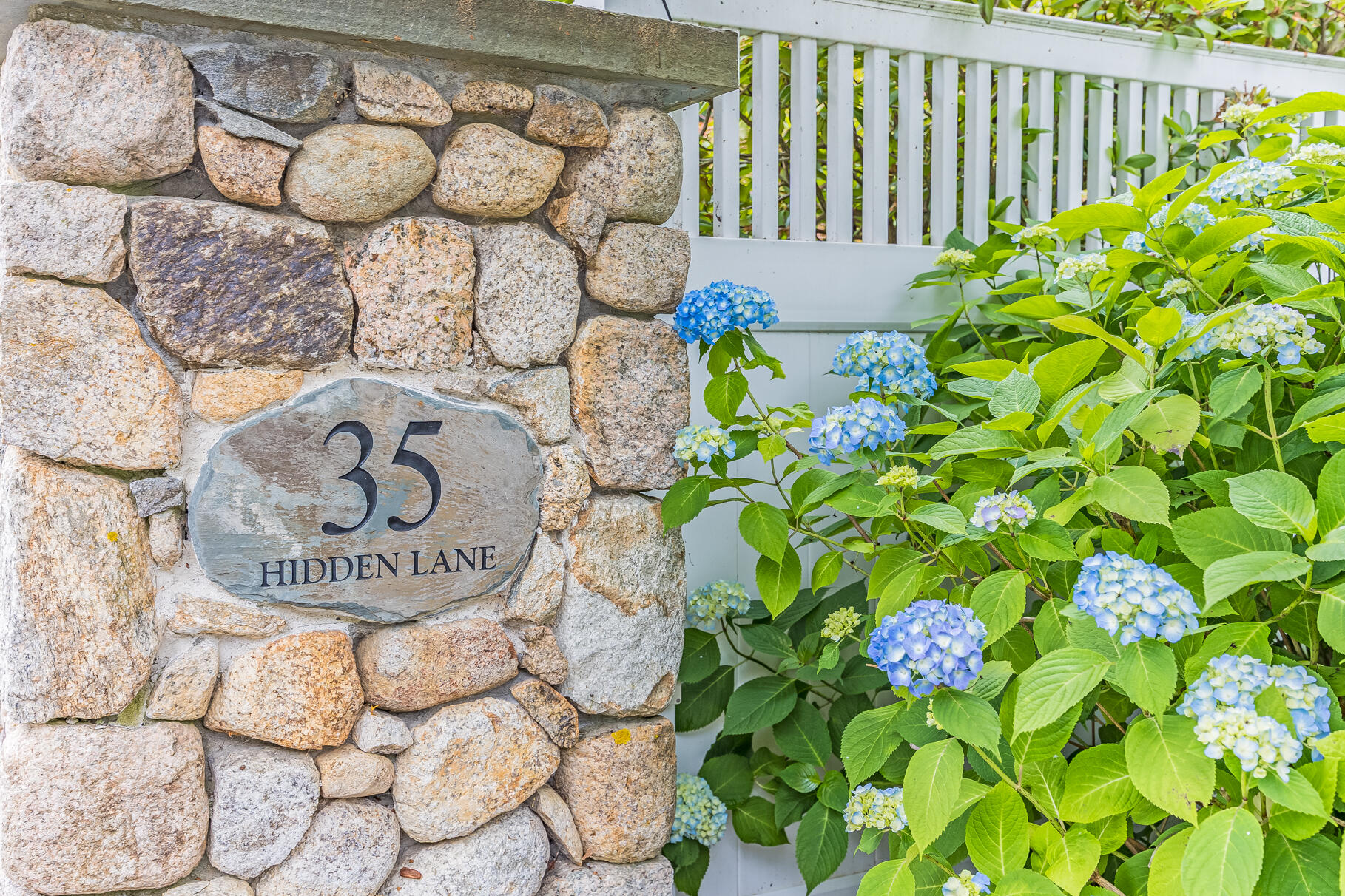 Osterville, Massachusetts 02655, United States, 5 Bedrooms Bedrooms, ,6 BathroomsBathrooms,Residential,Active,90699