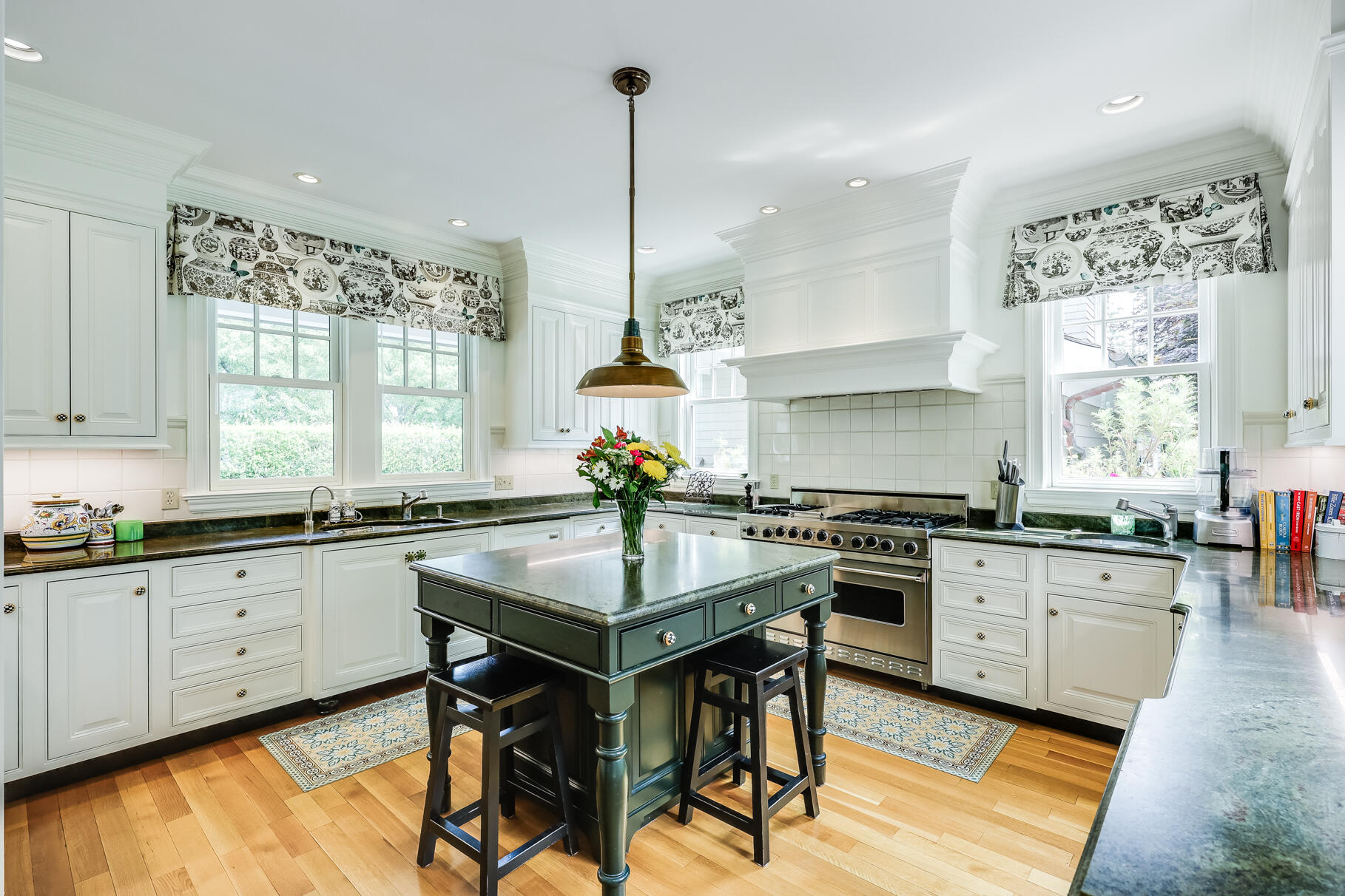 Osterville, Massachusetts 02655, United States, 5 Bedrooms Bedrooms, ,6 BathroomsBathrooms,Residential,Active,63682