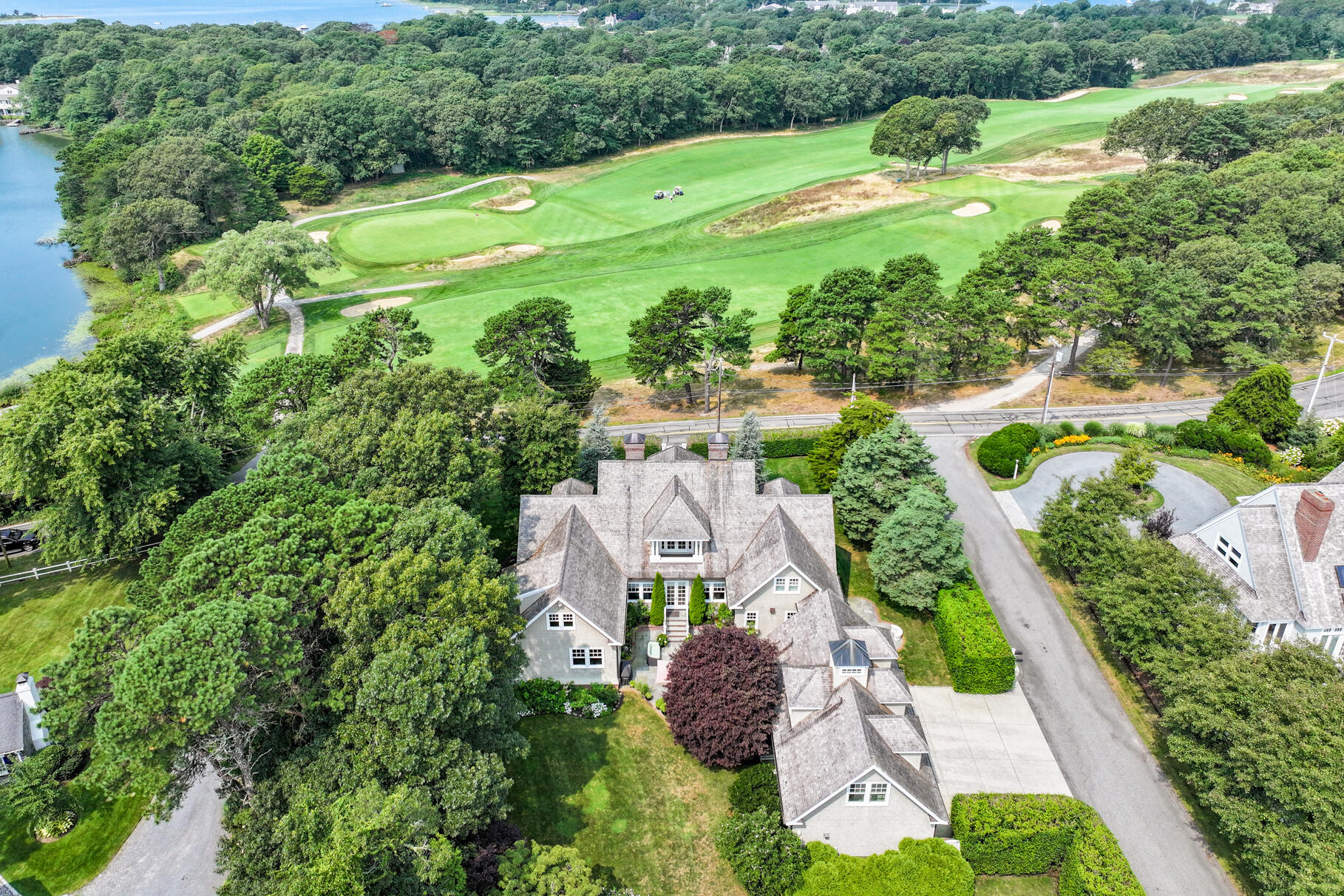 Osterville, Massachusetts 02655, United States, 5 Bedrooms Bedrooms, ,6 BathroomsBathrooms,Residential,Active,63682