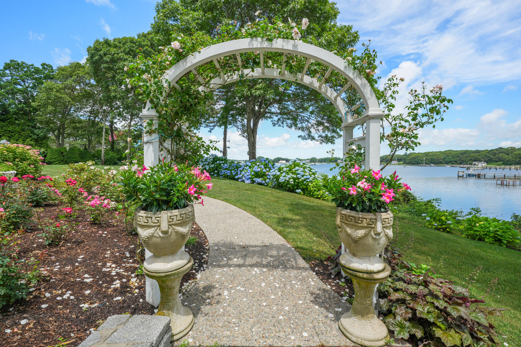 Osterville, Massachusetts 02655, United States, 5 Bedrooms Bedrooms, ,6 BathroomsBathrooms,Residential,Active,52979