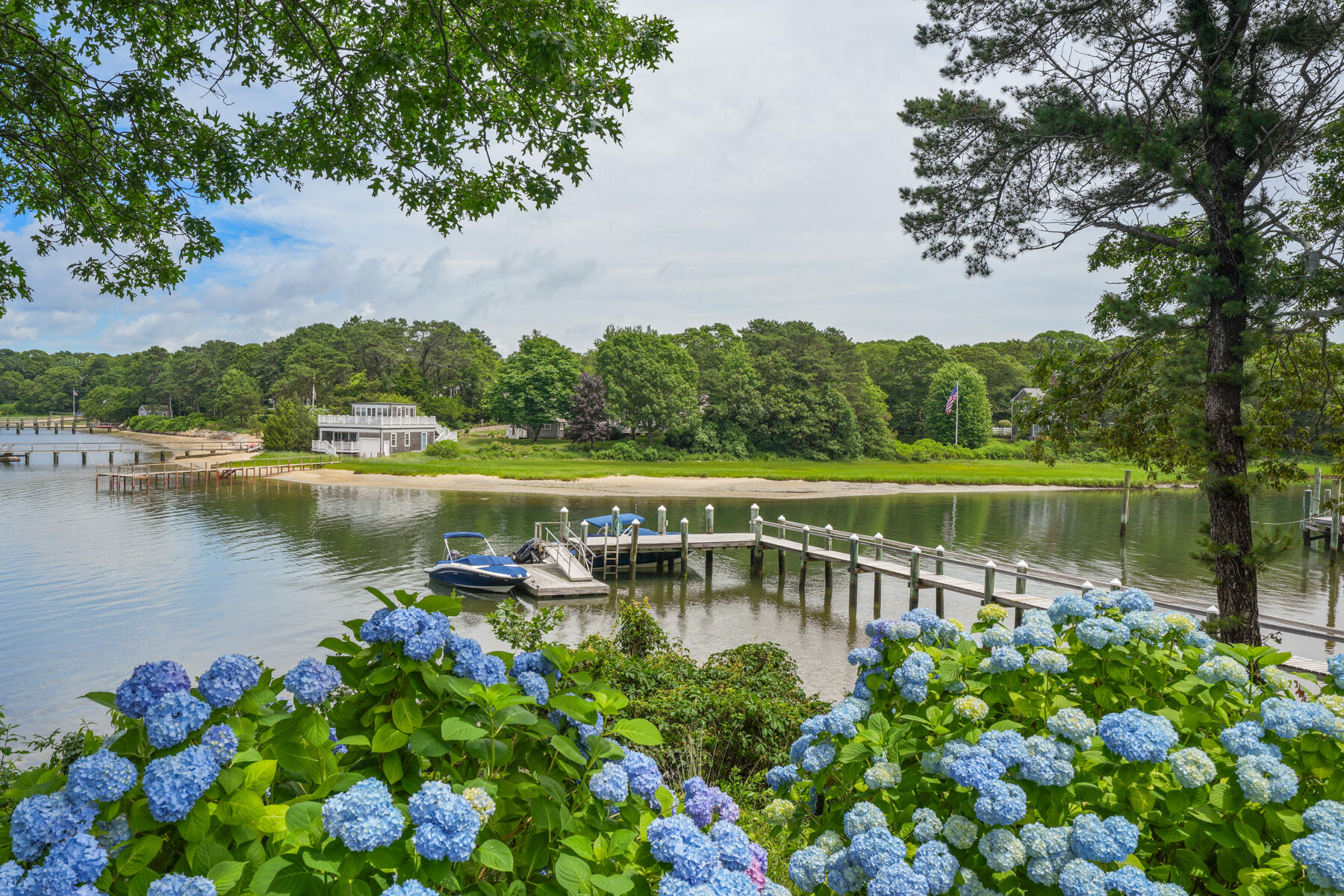 Osterville, Massachusetts 02655, United States, 5 Bedrooms Bedrooms, ,6 BathroomsBathrooms,Residential,Active,52979