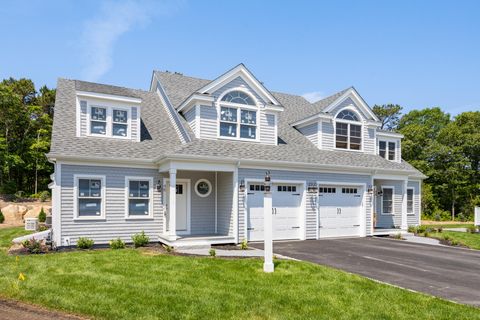Townhouse in North Falmouth MA 213 North Falmouth Highway.jpg