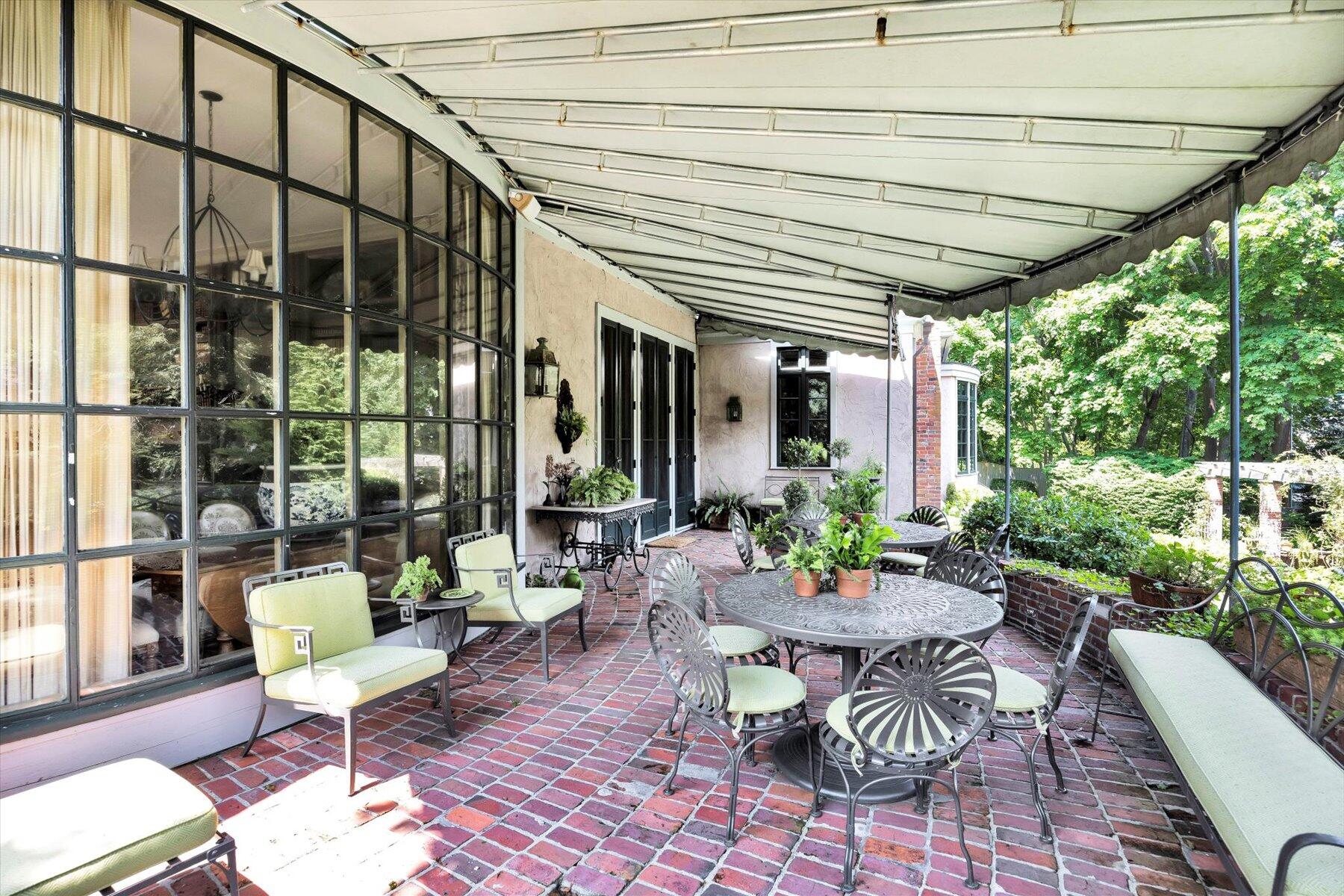 Cotuit, Massachusetts 02635, United States, 4 Bedrooms Bedrooms, ,5 BathroomsBathrooms,Residential,Active,49035