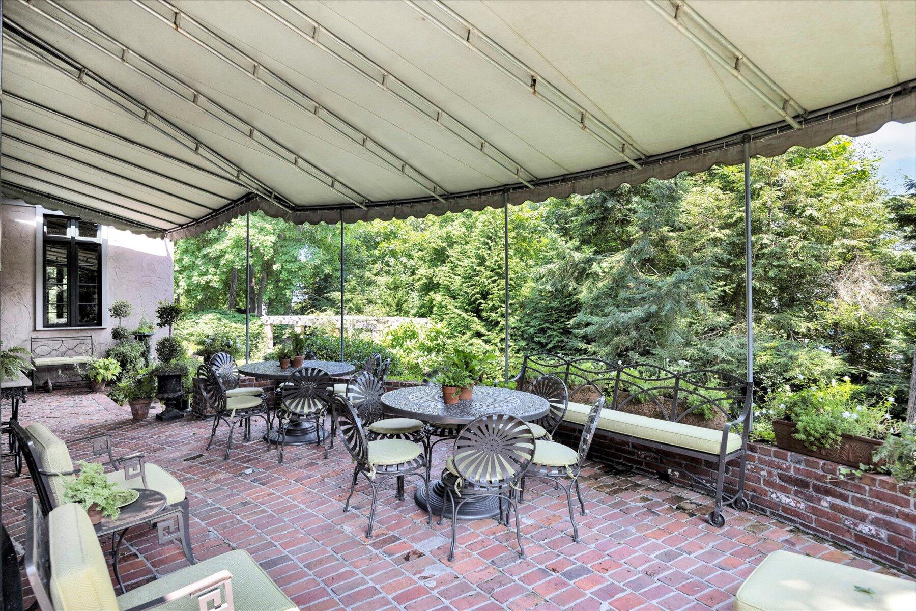 Cotuit, Massachusetts 02635, United States, 4 Bedrooms Bedrooms, ,5 BathroomsBathrooms,Residential,Active,49035