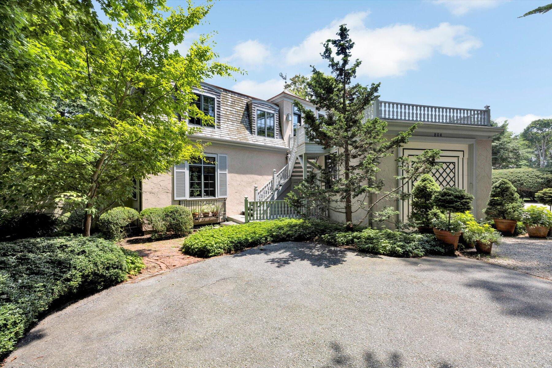 Cotuit, Massachusetts 02635, United States, 4 Bedrooms Bedrooms, ,5 BathroomsBathrooms,Residential,Active,49035