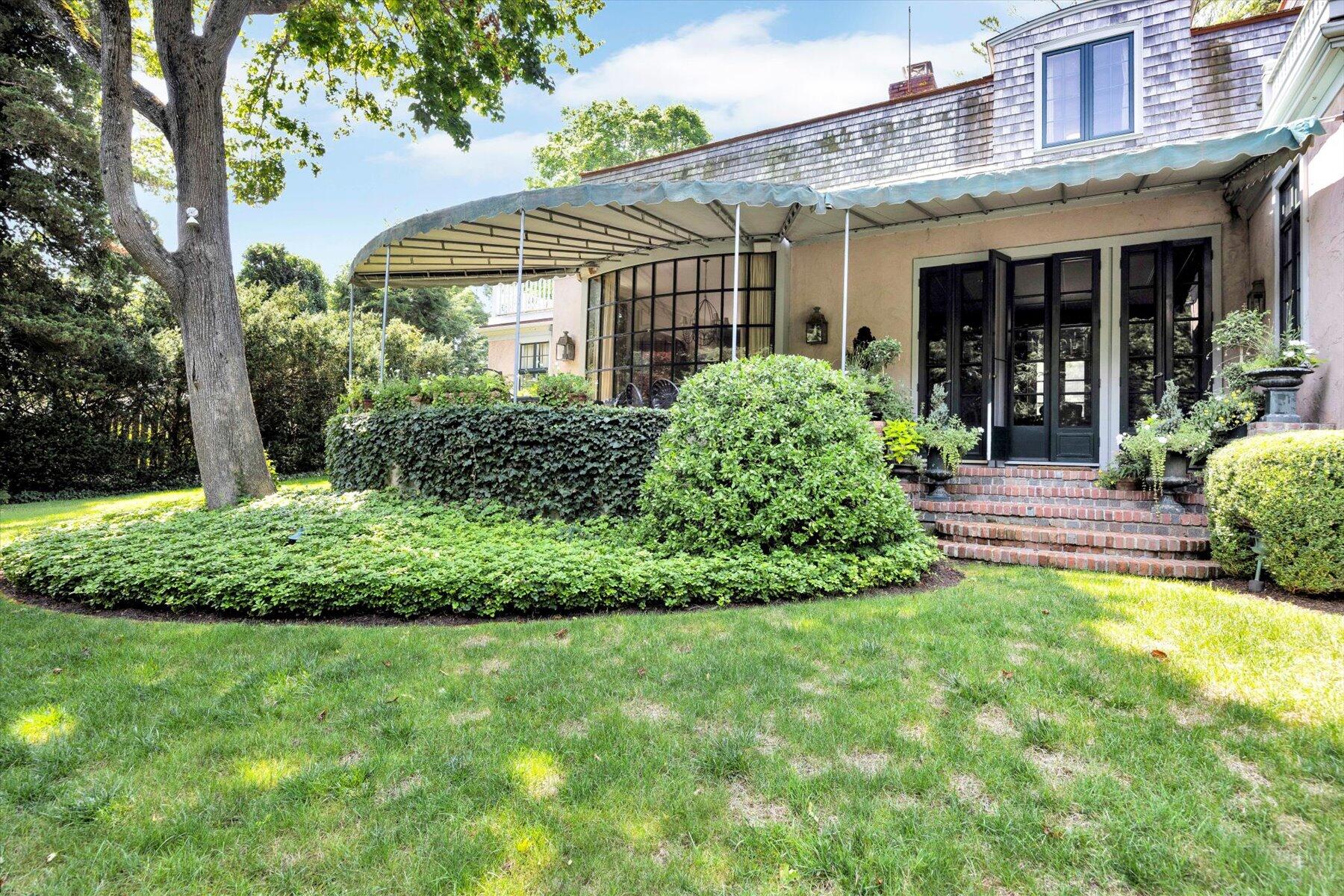 Cotuit, Massachusetts 02635, United States, 4 Bedrooms Bedrooms, ,5 BathroomsBathrooms,Residential,Active,49035