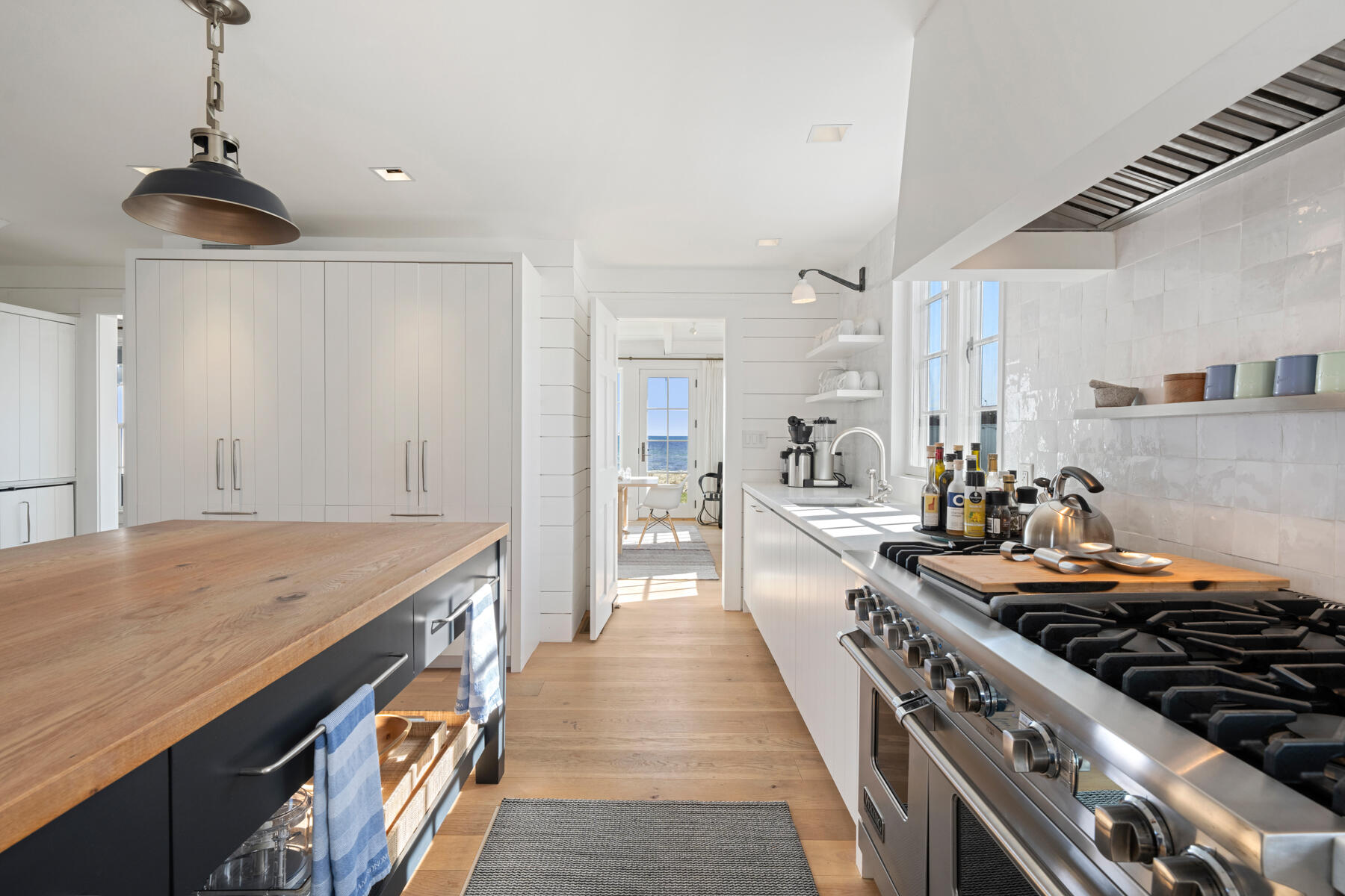 Hyannis Port, Massachusetts 02647, United States, 8 Bedrooms Bedrooms, ,6 BathroomsBathrooms,Residential,Active,110329