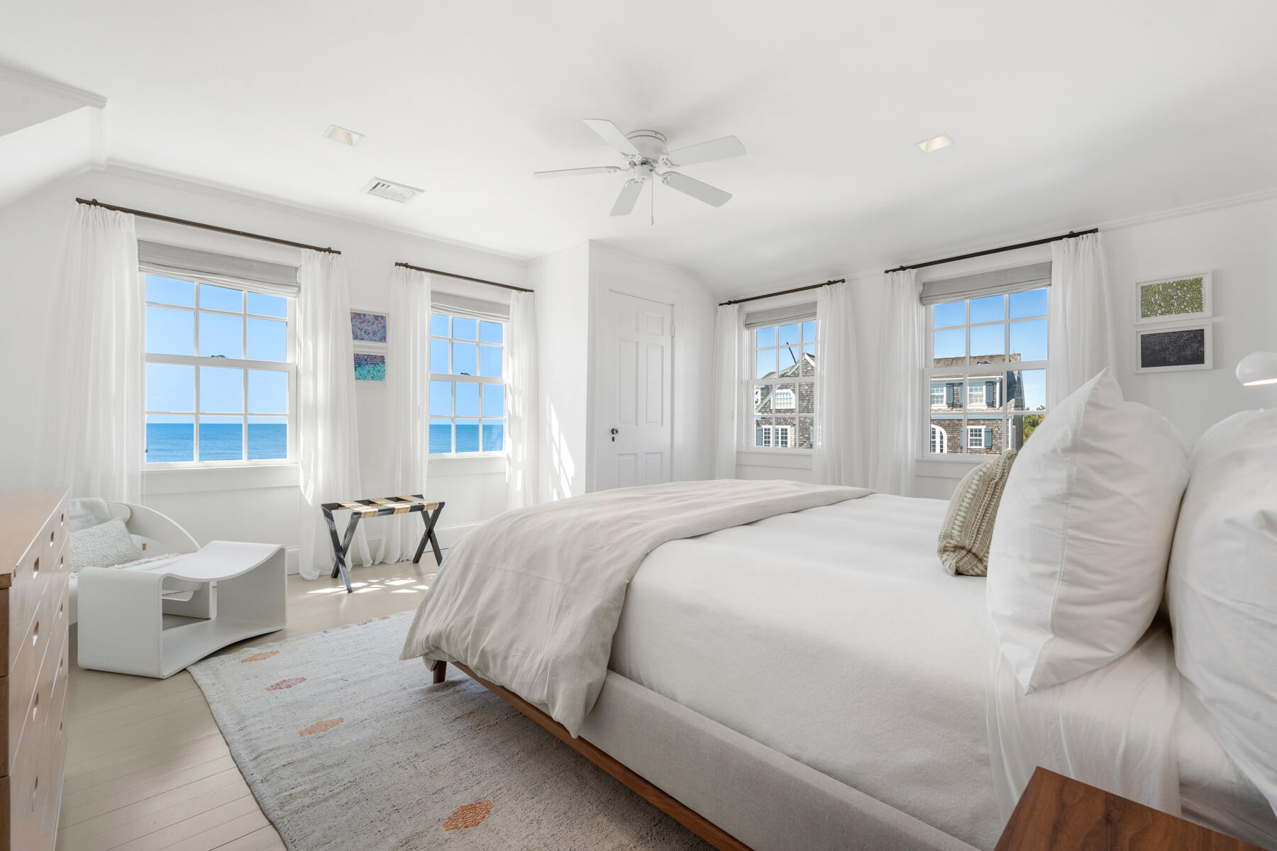 Hyannis Port, Massachusetts 02647, United States, 8 Bedrooms Bedrooms, ,6 BathroomsBathrooms,Residential,Active,110329