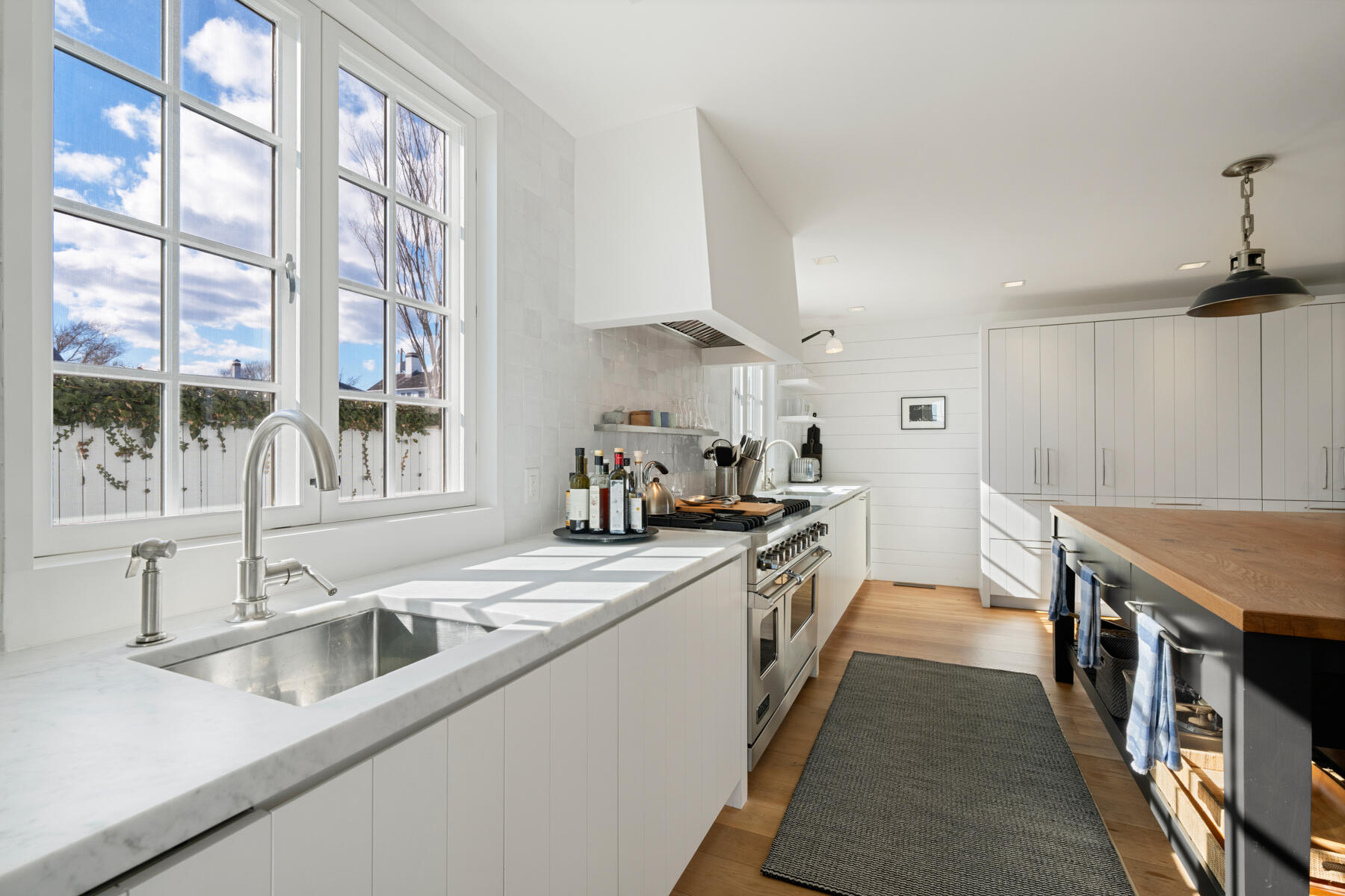 Hyannis Port, Massachusetts 02647, United States, 8 Bedrooms Bedrooms, ,6 BathroomsBathrooms,Residential,Active,110329