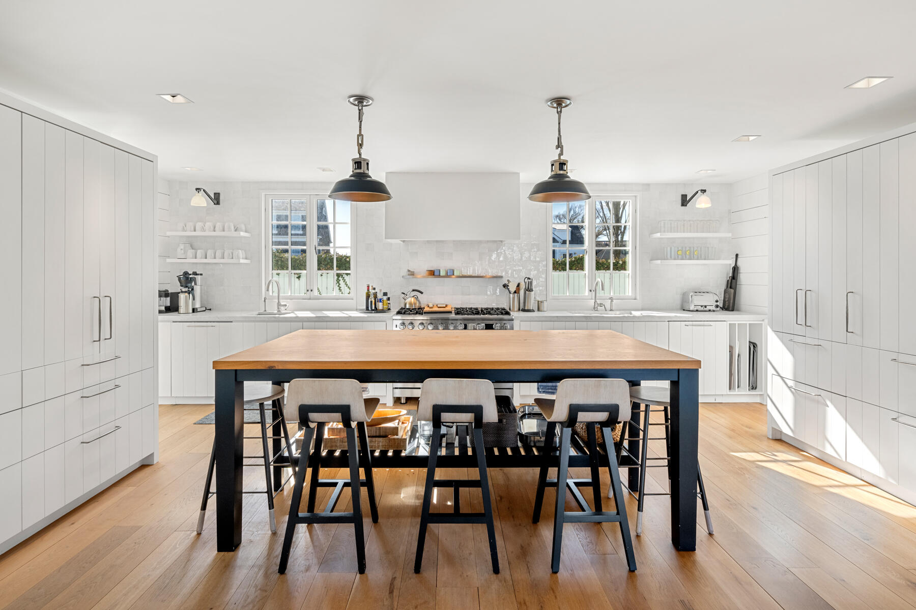 Hyannis Port, Massachusetts 02647, United States, 8 Bedrooms Bedrooms, ,6 BathroomsBathrooms,Residential,Active,110329