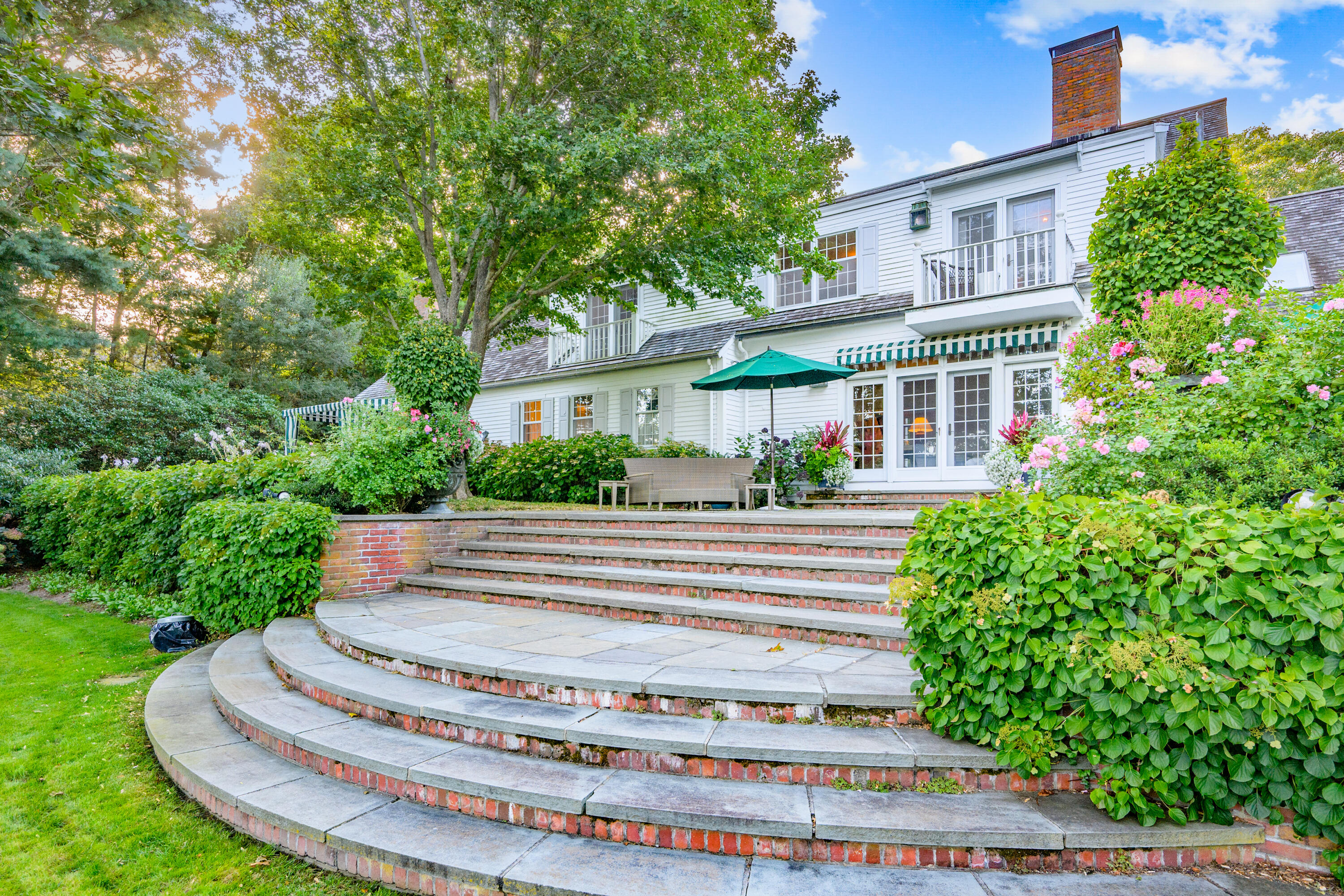 Osterville, Massachusetts 02655, United States, 5 Bedrooms Bedrooms, ,6 BathroomsBathrooms,Residential,Active,210380