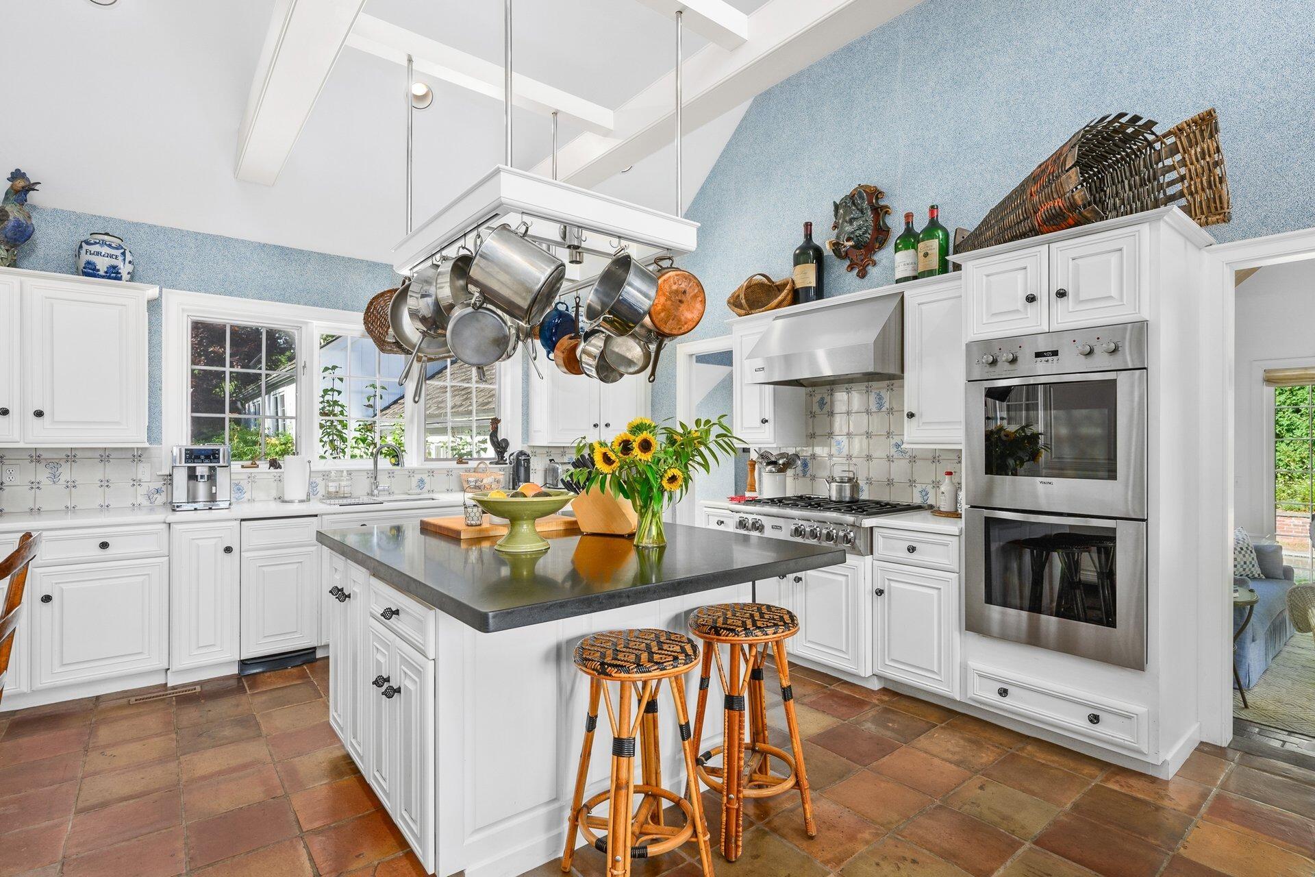 Osterville, Massachusetts 02655, United States, 5 Bedrooms Bedrooms, ,6 BathroomsBathrooms,Residential,Active,210380