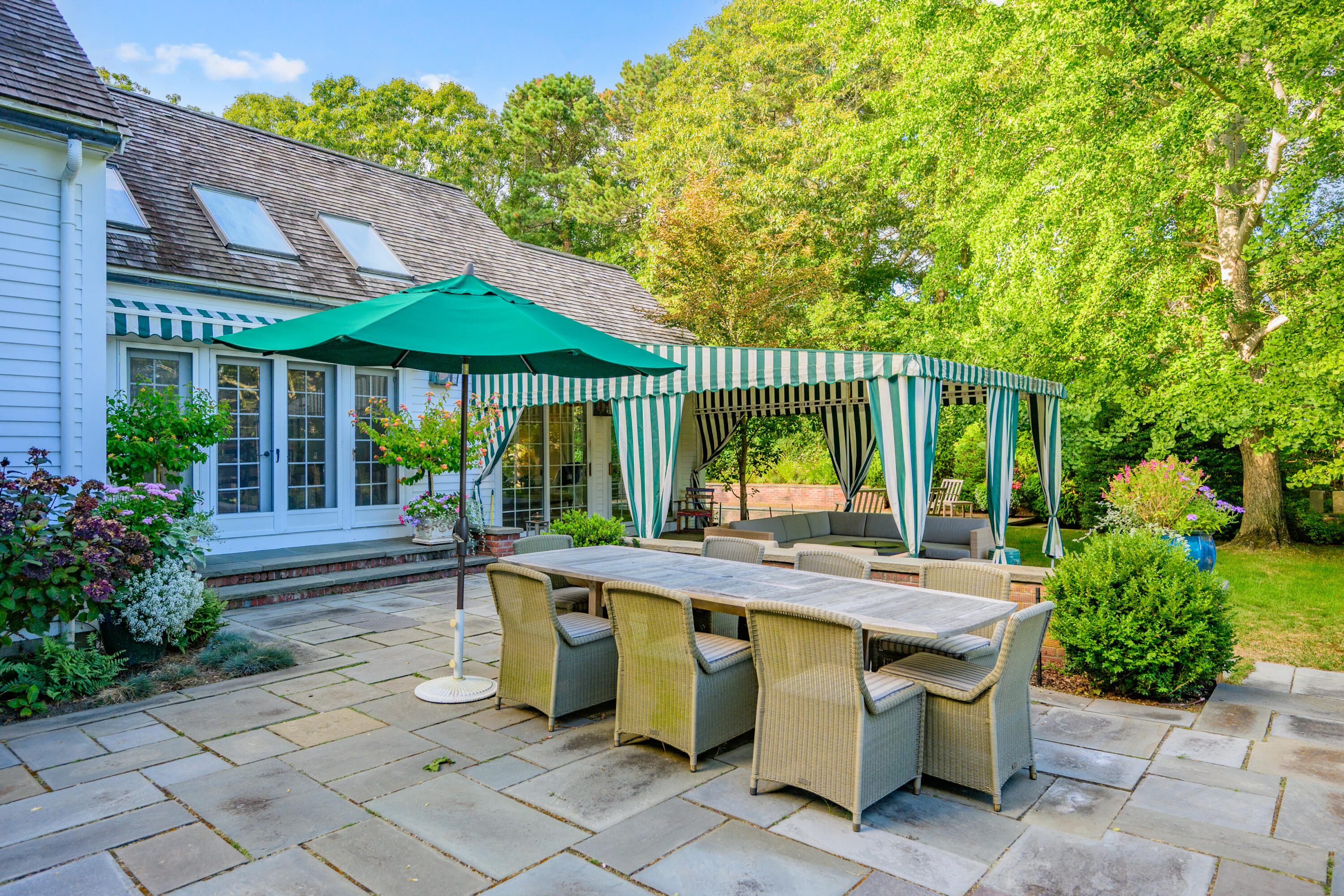 Osterville, Massachusetts 02655, United States, 5 Bedrooms Bedrooms, ,6 BathroomsBathrooms,Residential,Active,210380