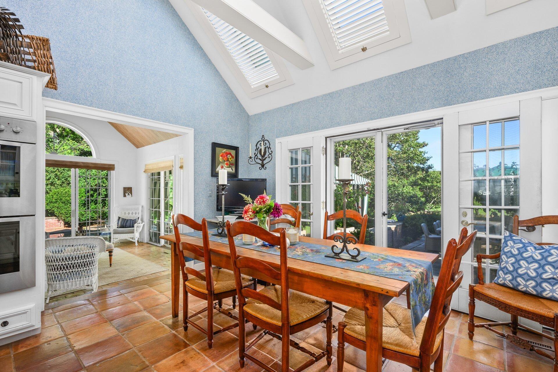 Osterville, Massachusetts 02655, United States, 5 Bedrooms Bedrooms, ,6 BathroomsBathrooms,Residential,Active,210380