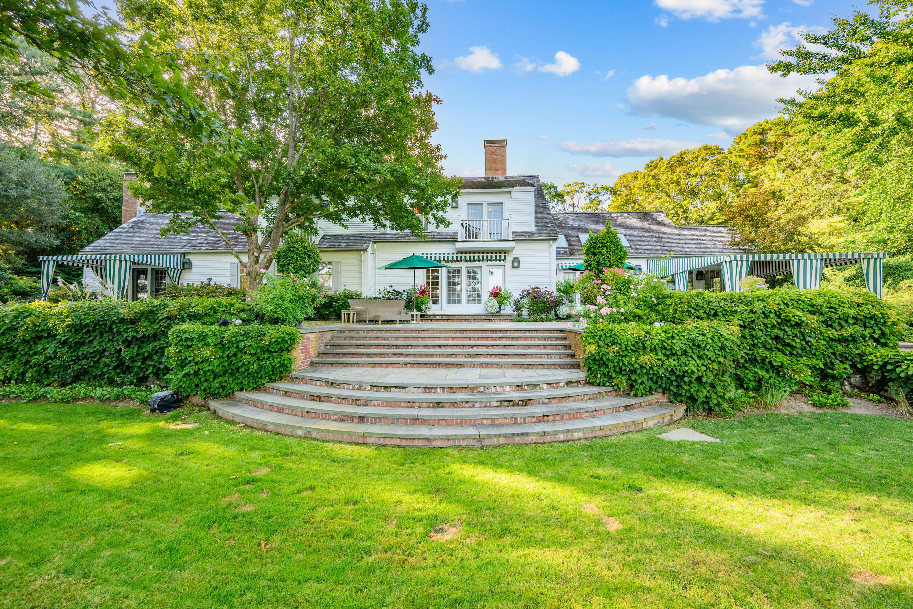 Osterville, Massachusetts 02655, United States, 5 Bedrooms Bedrooms, ,6 BathroomsBathrooms,Residential,Active,210380