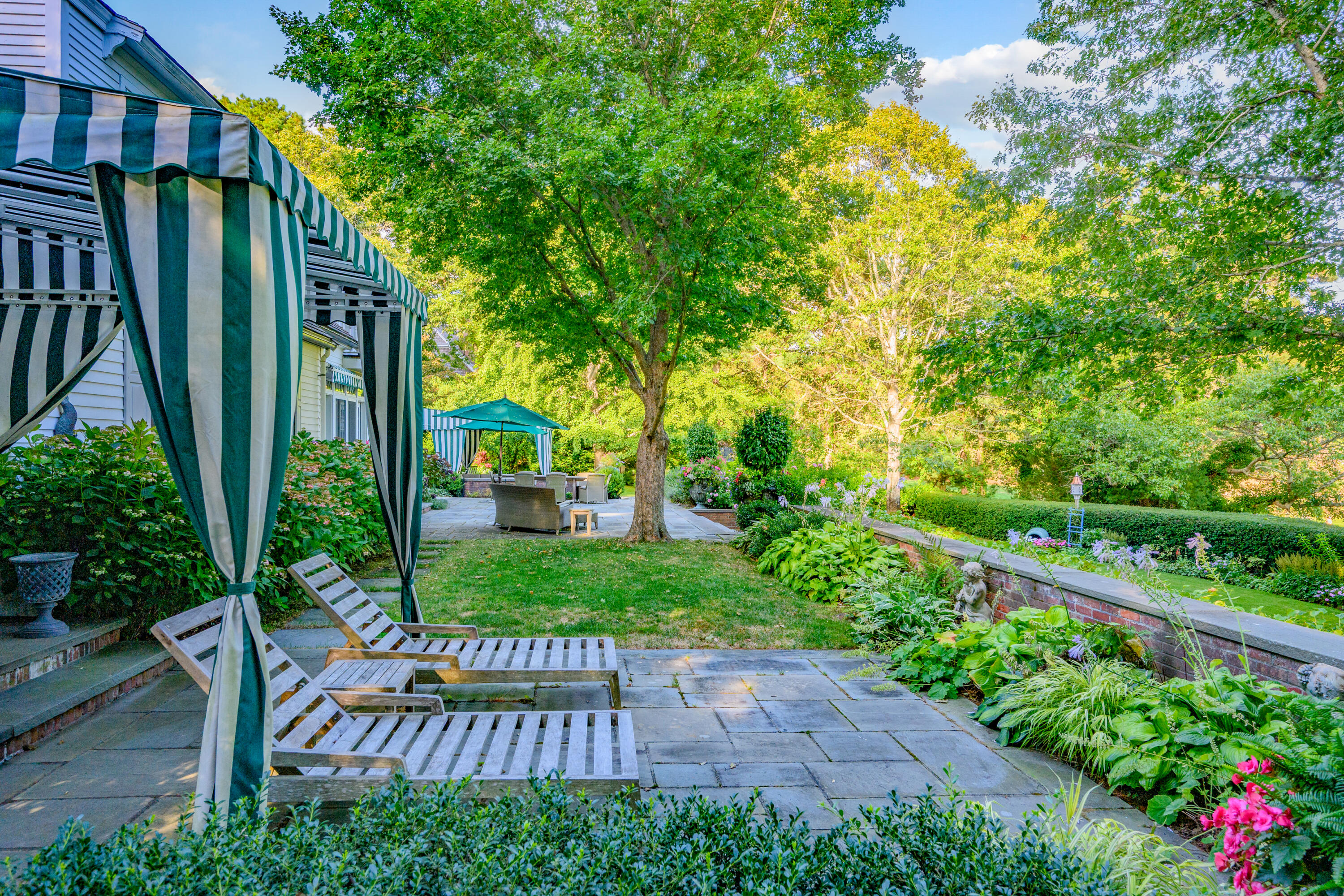 Osterville, Massachusetts 02655, United States, 5 Bedrooms Bedrooms, ,6 BathroomsBathrooms,Residential,Active,210380