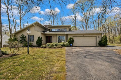Photo of 60 Redwood Circle, Mashpee, MA 02649 (MLS # 22601989)