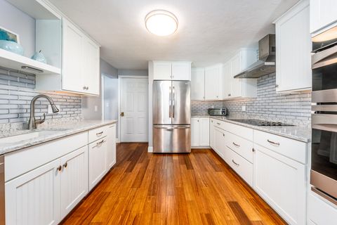 Photo of 21 Rolling Green Lane, Mashpee, MA 02649 (MLS # 22602139)