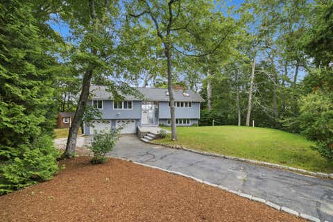 Photo of 79 Pond Circle, Mashpee, MA 02649 (MLS # 22604134)