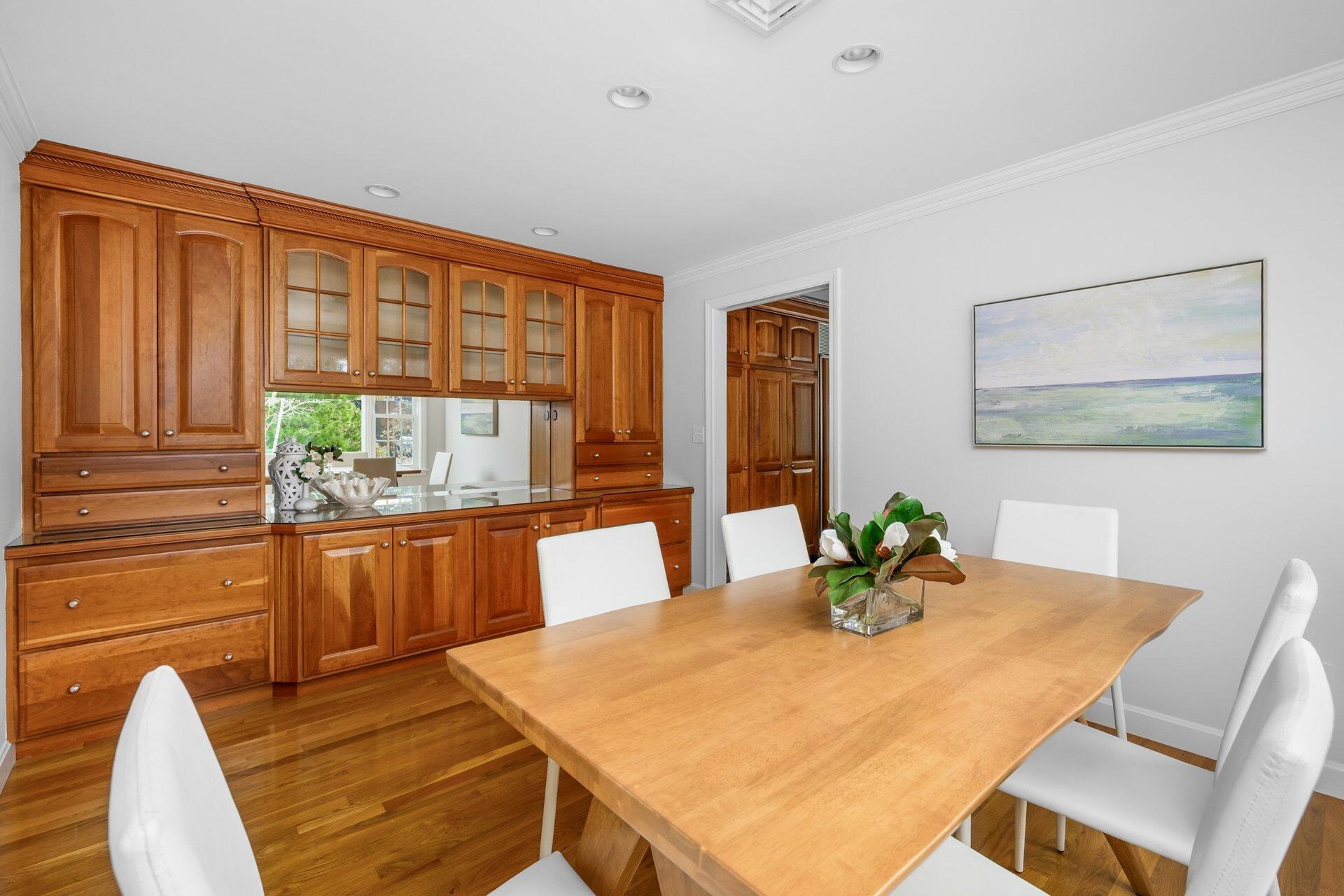 Cotuit, Massachusetts 02635, United States, 3 Bedrooms Bedrooms, ,3 BathroomsBathrooms,Residential,Active,248938