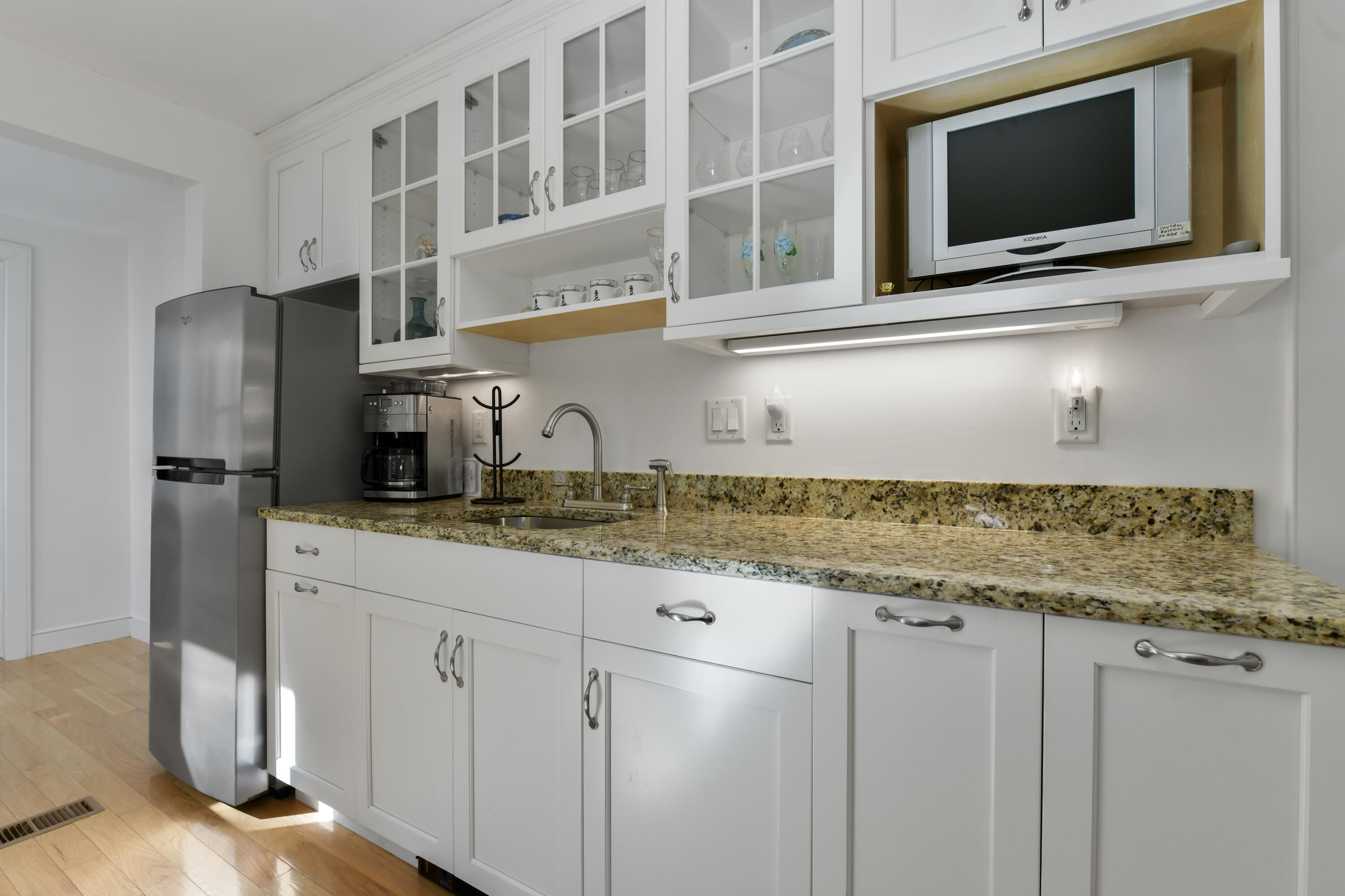 West Yarmouth, Massachusetts 02673, United States, 6 Bedrooms Bedrooms, ,6 BathroomsBathrooms,Residential,Active,47354