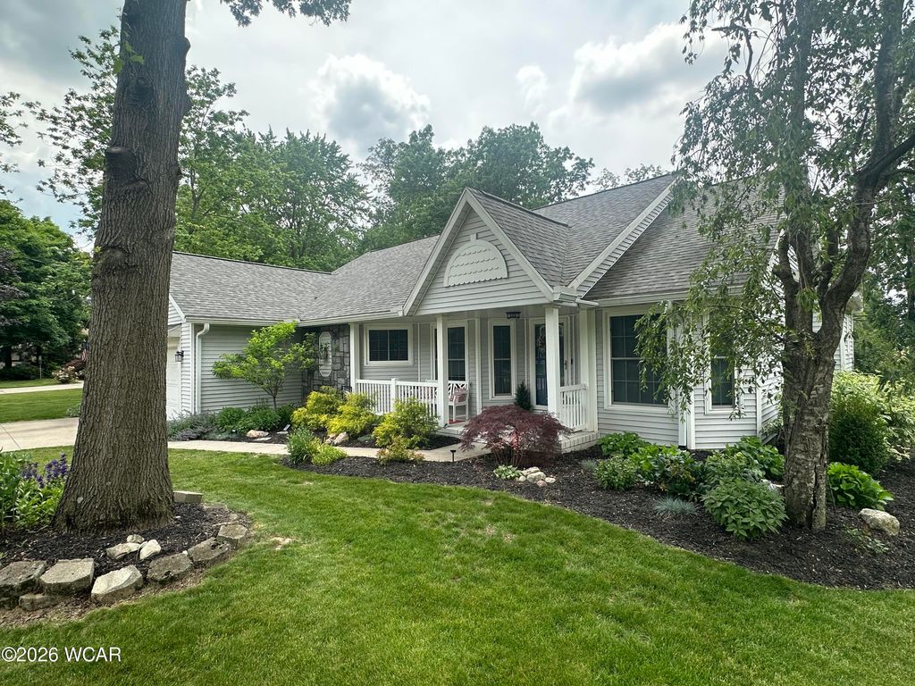 Photo of 2551 Debbie Drive, Lima, OH 45807 (MLS # 310497)
