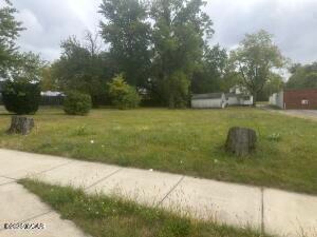 Photo of 129 S Pine Street, Lima, OH 45801 (MLS # 308273)