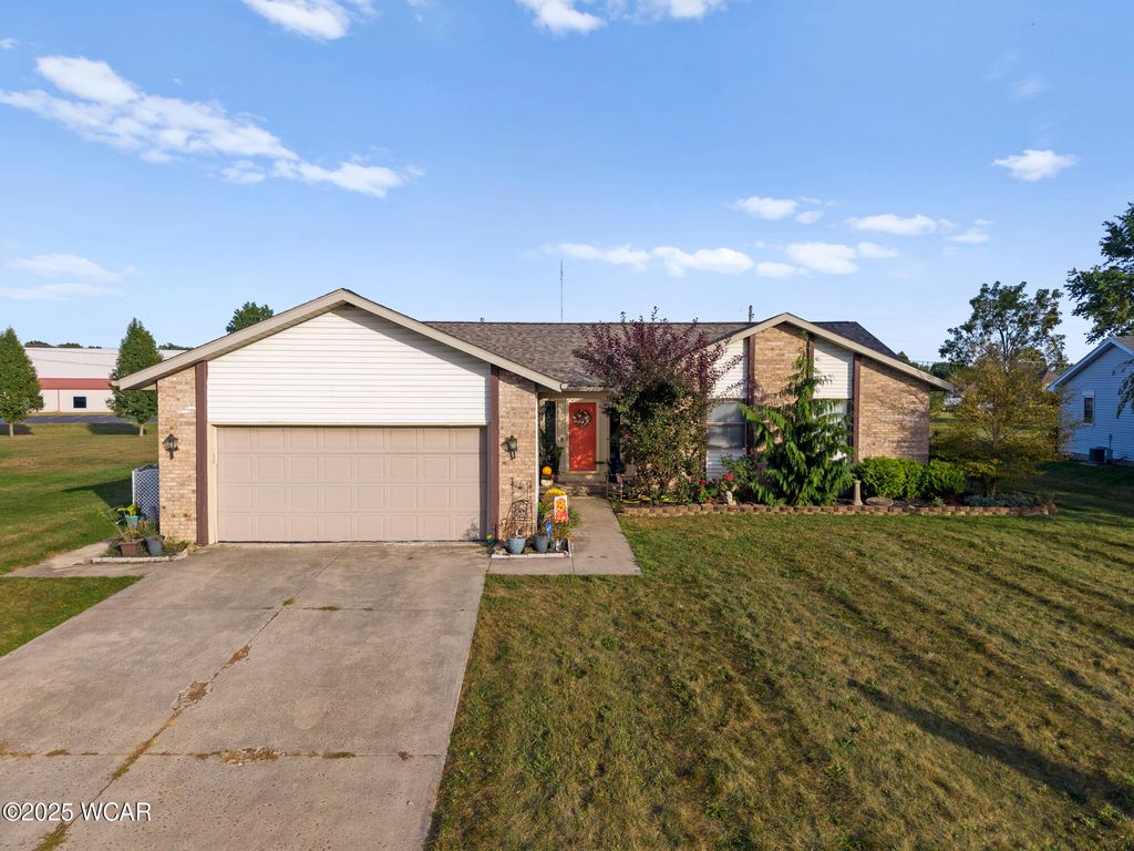 Photo of 2718 Carolyn Drive, Lima, OH 45807 (MLS # 309835)