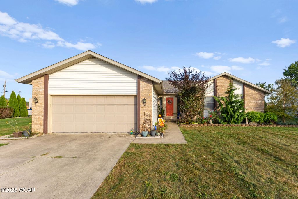 Photo of 2718 Carolyn Drive, Lima, OH 45807 (MLS # 309835)