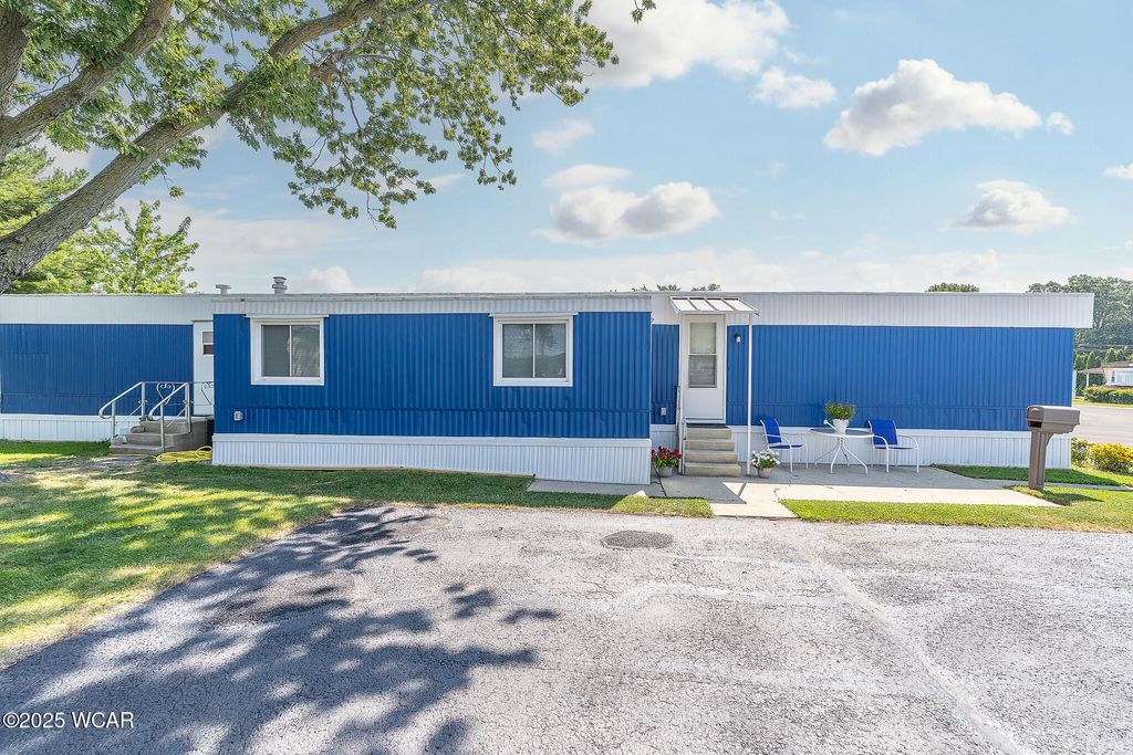 Photo of 1854 Huntington Drive, Findlay, OH 45840 (MLS # 308926)