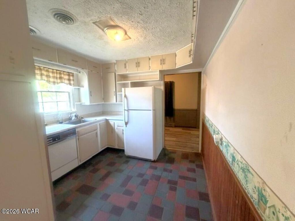 Photo of 24 Broadway Street, Kenton, OH 43326 (MLS # 310181)