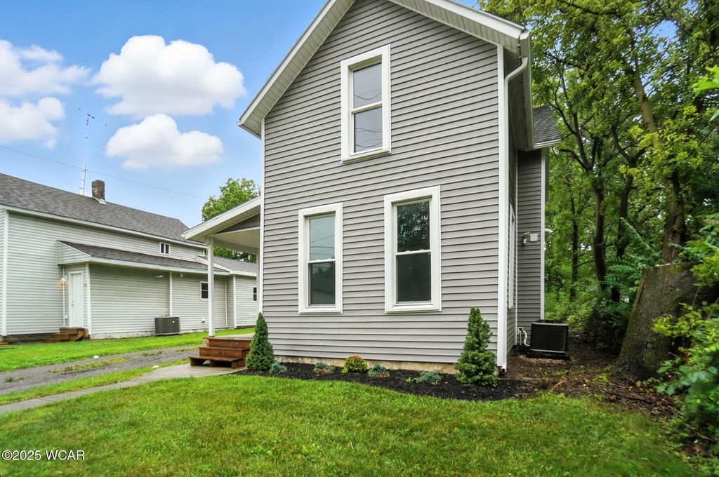 Photo of 861 E 4th Street, Lima, OH 45804 (MLS # 307756)