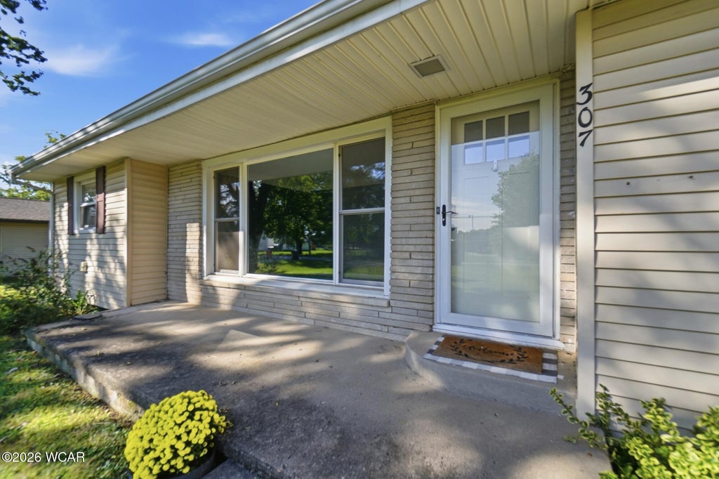 Photo of 307 N Greenlawn Avenue, Elida, OH 45807 (MLS # 311874)
